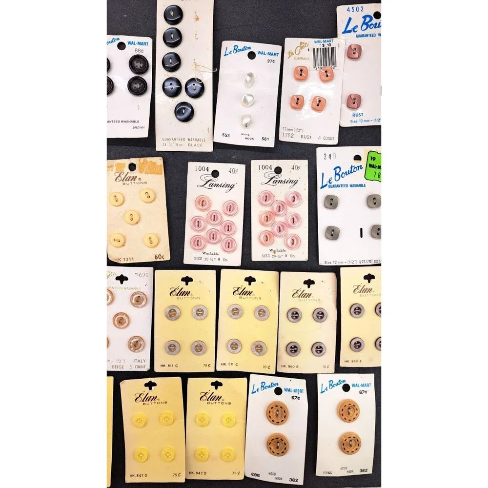 Vintage Buttons On Card Assorted Lot 138 Sewing Craft New Le Chic Lansing Elan